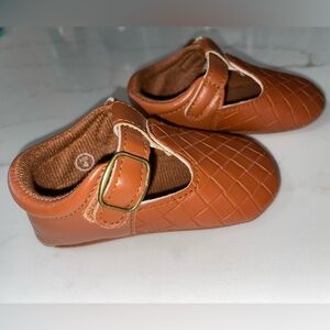 Toddler girls brown Lucky Brand pleather shoes with Velcro strap NWOT- size 4